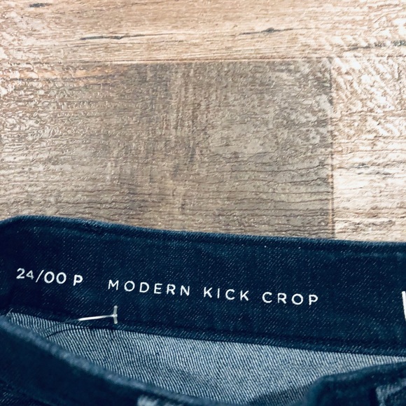 Ann Taylor Loft Crops - Picture 2 of 6